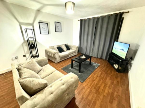 Casa Luxé 2 Bed Modern City Centre Apartment Free Parking & Outdoor Patio